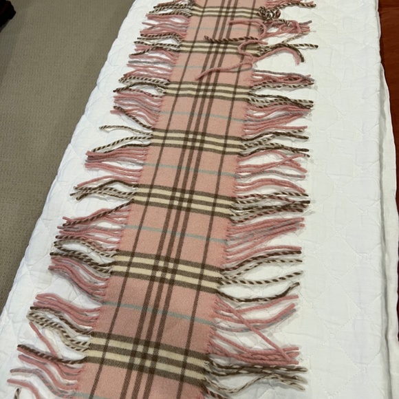 Burberry double sided baby pink fringe scarf - Picture 3 of 4